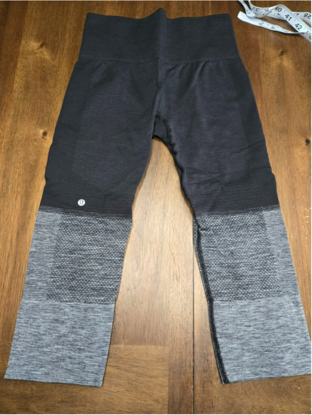 Lululemon Womens Seamless Compression Leggings Gray Black High Rise 25” Size 2/4